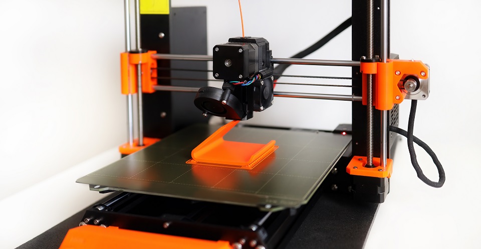 3D printer based on FFF (Fused Filament Fabrication) or FDM (Fused Deposition Modelling) suitable for printing functional and mechanical parts and prototypes